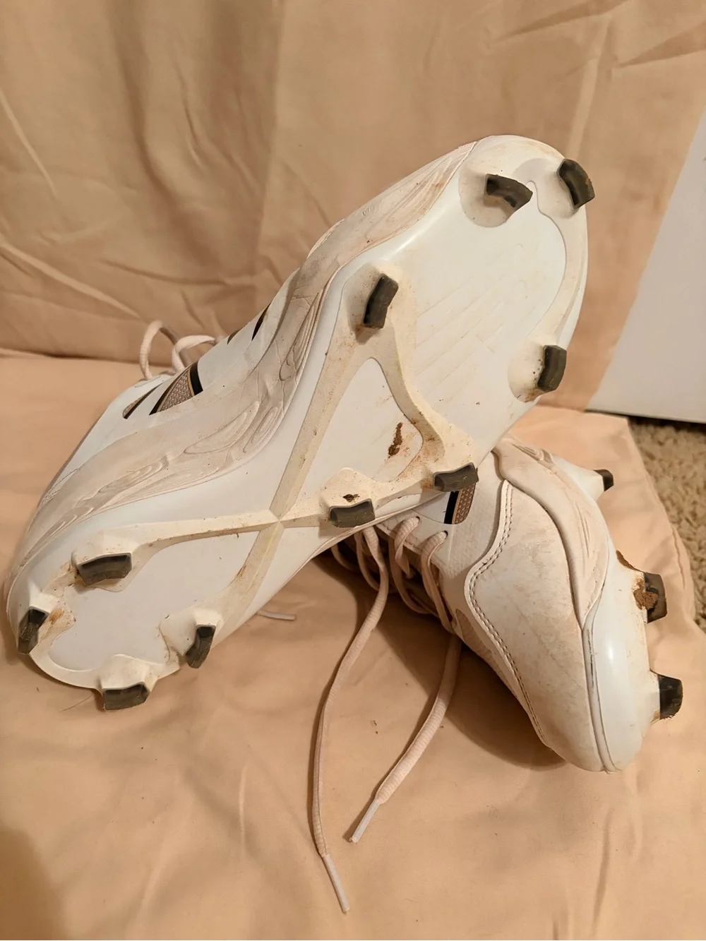 New Balance White and Beige Baseball Cleats with Black Accents
